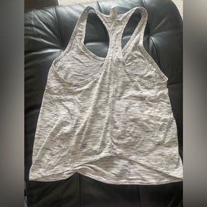 Lululemon work out top size 6
